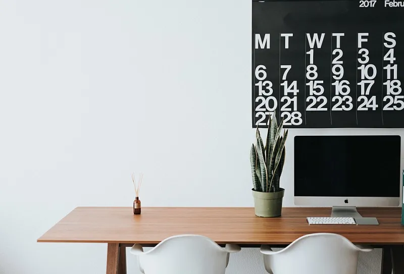 Less Is More: How a Simpler Desktop Background Can Quietly Supercharge Your Focus