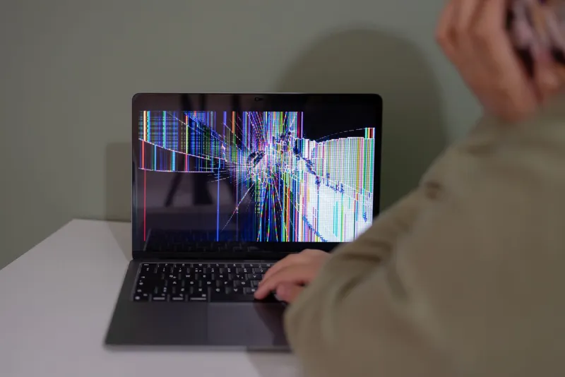 The Stretch Mark Epidemic: Why Your Wallpaper Looks Like a Funhouse Mirror