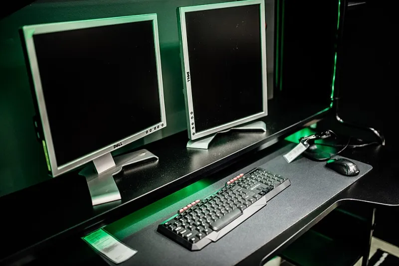 One Image, Two Screens: The Art of Wallpapering a Multi-Monitor Setup